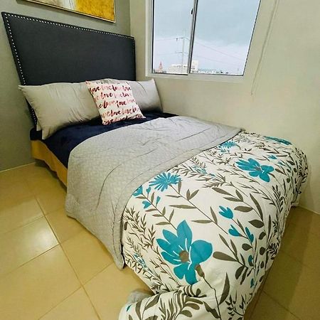 Lovely 2 Bedroom Condo Unit Илоило Экстерьер фото