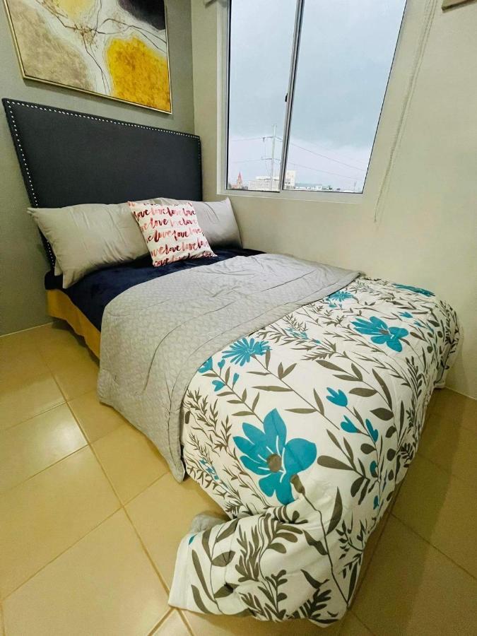 Lovely 2 Bedroom Condo Unit Илоило Экстерьер фото